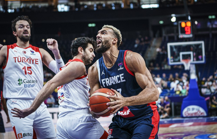 法国队险胜印度队，李梓嘉统治全场