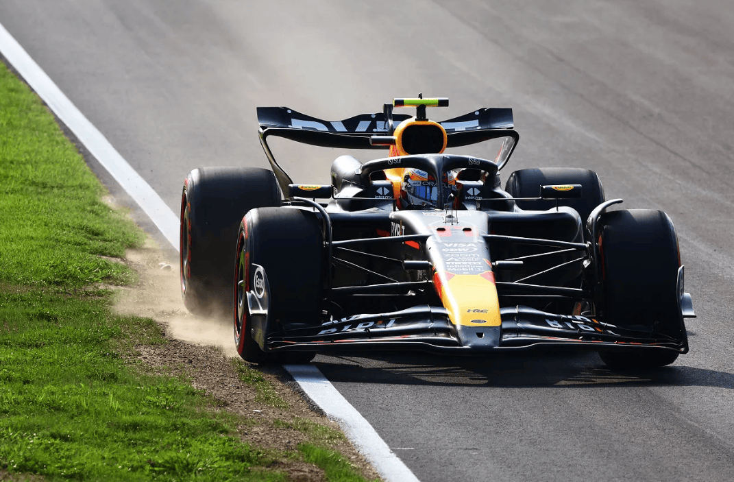 梅赛德斯险胜迈凯伦，佩雷兹扛起全队