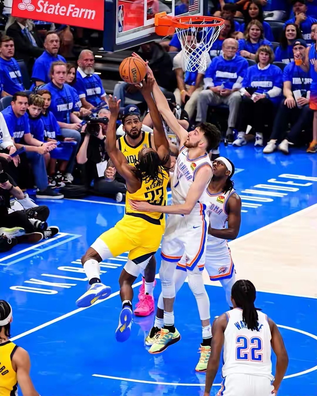 凯尔特人鏖战雷霆,恩比德统治全场 凯尔特人鏖战雷霆,恩比德统治全场